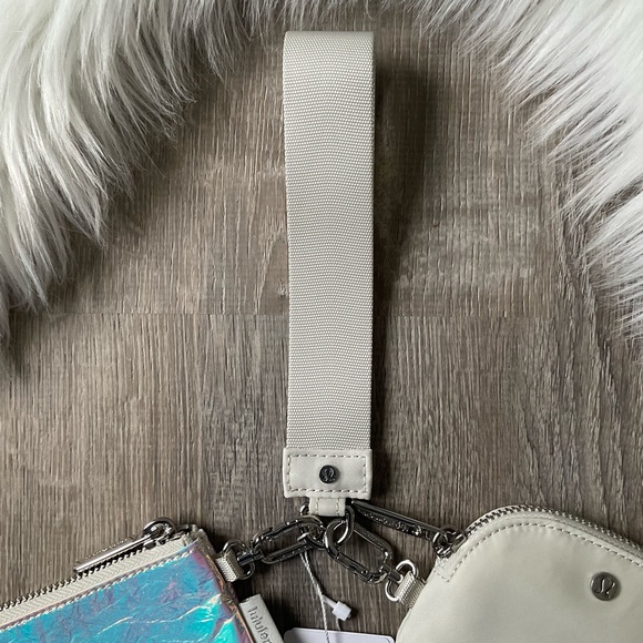 🌸✨LULULEMON Dual Pouch Wristlet Iridescent Bone - Picture 3 of 5